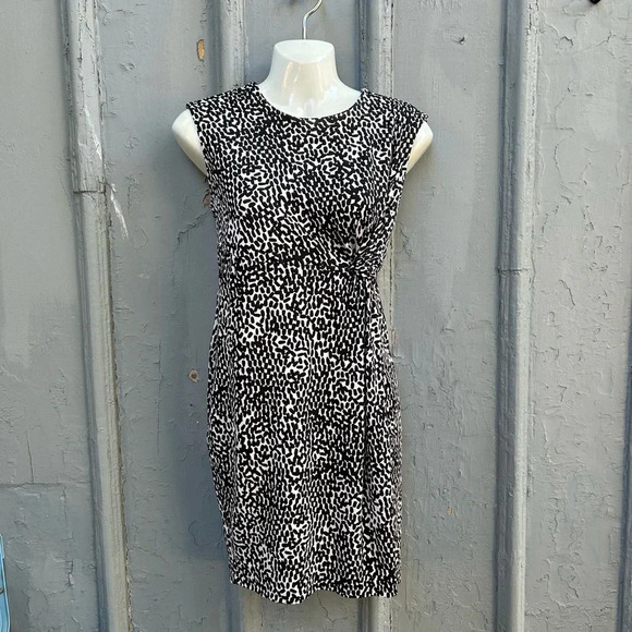 Diane Von  Furstenberg Twisty Clean Black & White Silk Jersey Shift, size 4 - Picture 1 of 13